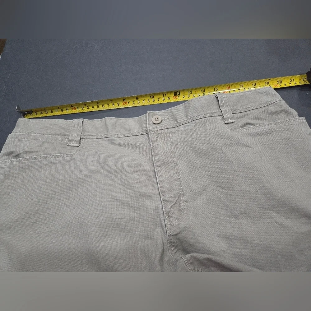 The North Face Men's Classic Straight Fit Khaki Pants Sz.40